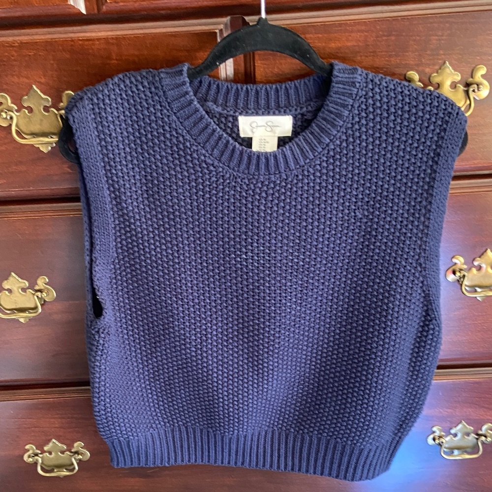 A cute little vest sweater in true navy. Size M.